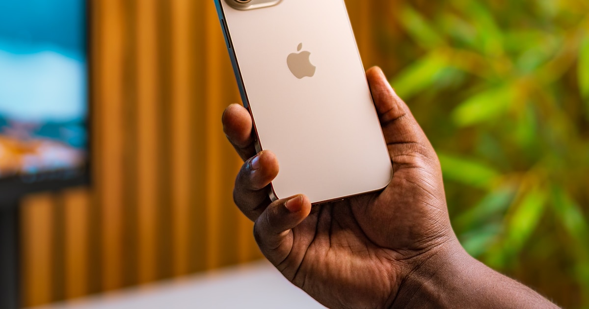 iPhone 14 Plus usado seminovo em uso, com 12 meses de garantia da Policell