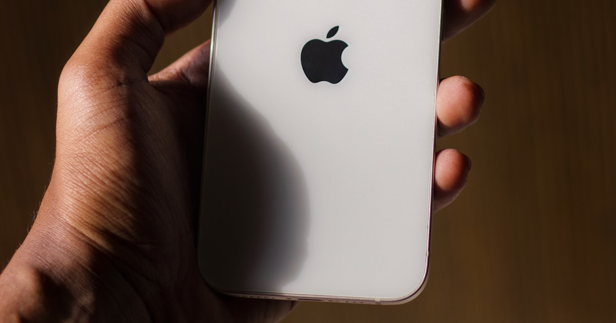 iPhone 15 usado em uso, com 12 meses de garantia da Policell